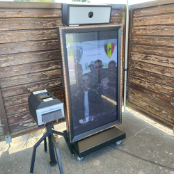 Location Borne à Selfie - Photobooth - Photomaton - Robotphoto Miroir - Clic Emotion